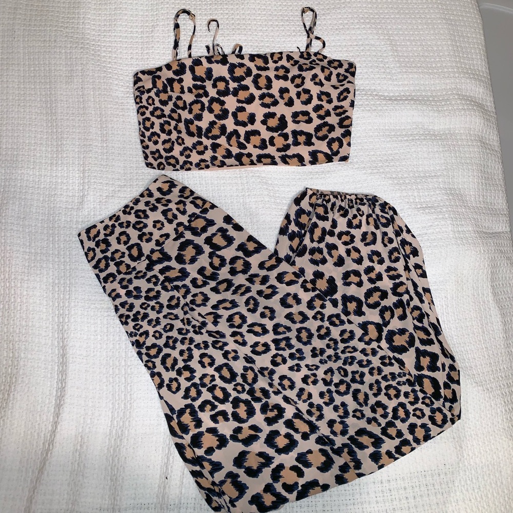 Leopard crop top pants outfit